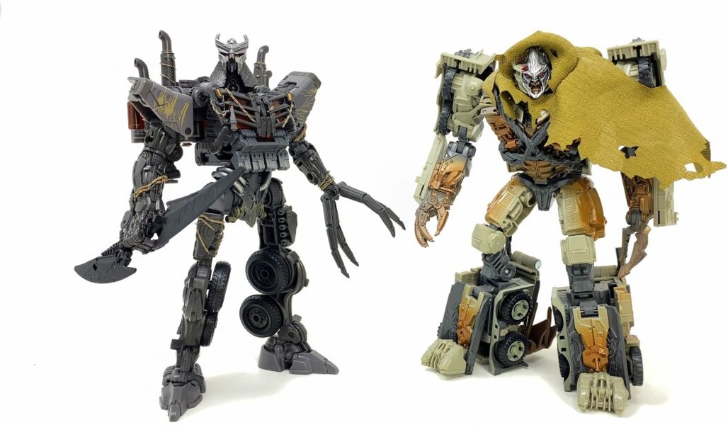 In Hand Image Of  Studio Series Rise Of The Beasts Scourge  (26 of 49)